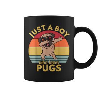 Solo Un Niño Que Ama A Los Pugs Taza de café - Regaloses