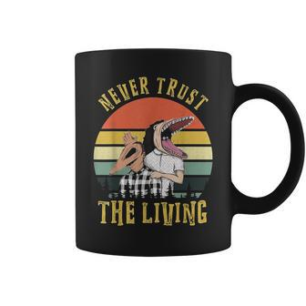 Never Trust The Living Retro Vintage Sunset Coffee Mug | Crazezy DE