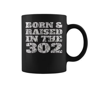 Vintage Born & Raised In The 302 For People From De Coffee Mug - Monsterry