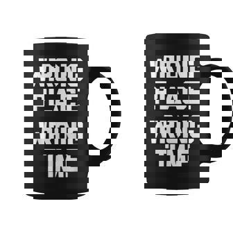 Wrong Place Wrong Time Con Texto En Inglés Wrong Time Taza de café - Regaloses