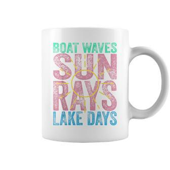 Boat Waves Sun Rays Lake Days Cute Retro 70S Summer Vacation Coffee Mug | Mazezy DE