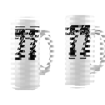 Número 77 Equipo Junior College Sports Uniforme Numerado Cuello Taza de café - Regaloses