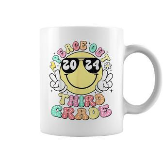 Peace Out Third Grade Retro Smile Last Day Of School 2024 Coffee Mug - Monsterry DE