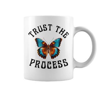 Trust The Process X Butterflyertraue Auf Prozess Backprint Tassen - Geschenkecke