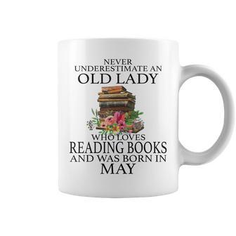 Vintage Never Underestimate Old Lady Who Loves Reading Books Coffee Mug - Monsterry AU