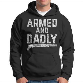 Armed And Dadly Lustiger Bewaffneter Papa Pun Tödlicherater Witz Kapuzenpullover - Geschenkecke