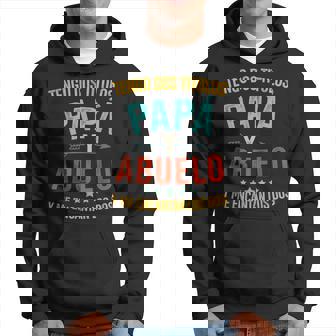 Dos Titulos Papá Y Abuelo Encantan Los Dos Día Del Padre Hoodie | Mazezy