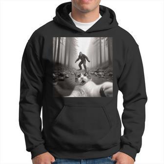 Surprised Scared Cat Selfie With Sasquatsch Bigfoot Hoodie - Thegiftio UK