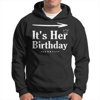 It's Her Birthday Arrow Humor Saying Birthday For Her Hoodie - Monsterry DE