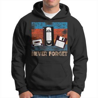 Retro Musik Kassette & Floppy Disk Hoodie in Schwarz für Nostalgiker - Seseable