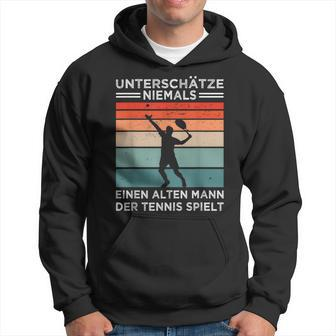 Retro Tennis Hoodie für Herren - Unterschätze niemals alten Tennisspieler - Seseable