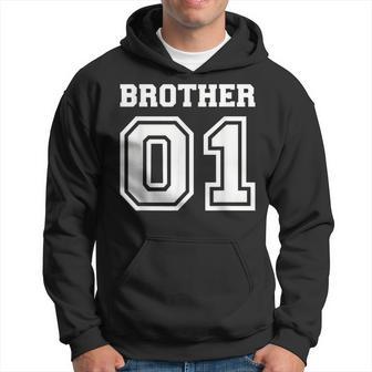 Schwarzes Hoodie Brother 01, Sportliches Design für Brüder - Seseable