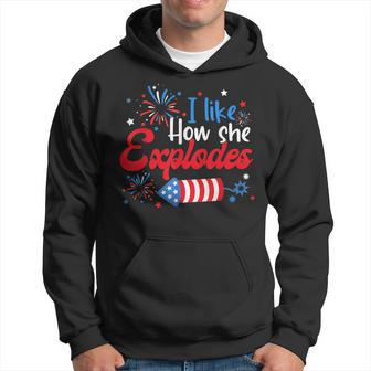 I Like How She Explodes Fireworks Couple 4Th Of July Hoodie - Seseable