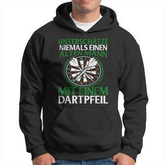 Unterschätze Niemals Alten Mann Mit Dartpfeil Darts Black Hoodie - Seseable