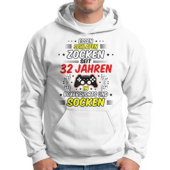 Essen, Schlafen, Zocken Hoodie - Seit 32 Jahren Gamer in Boxershorts & Socken - Seseable