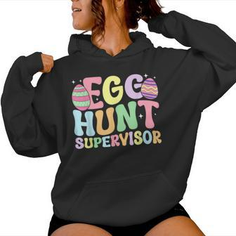 Egg Hunt Supervisor Retro Egg Hunting Party Mom Dad Easter Women Hoodie | Mazezy CA