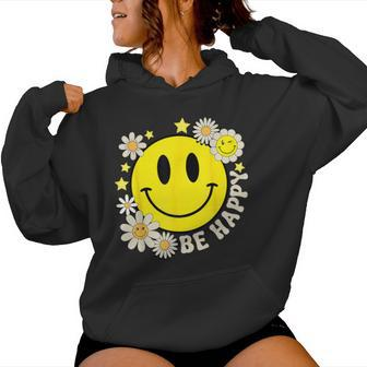 Retro Groovy Be Happy Smile Face Daisy Flower 70S Women Hoodie - Seseable