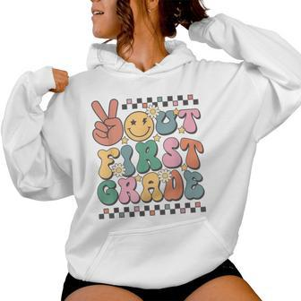 Groovy Last Day Of School 1St Grade Peace Out First Grade Women Hoodie - Seseable