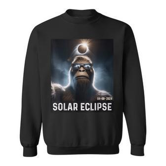 Bigfoot Taking A Selfie With Solar 2024 Eclipse Glasses Mens Sweatshirt - Seseable