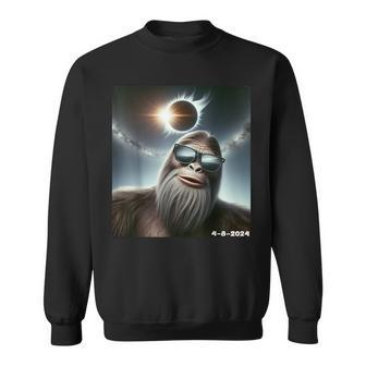 Bigfoot Taking A Selfie Solar 2024 Eclipse Wearing Glasses Sweatshirt - Monsterry UK