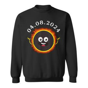 Fun Total Solar Eclipse 2024 Usa Totality Moon Character Sweatshirt | Mazezy DE