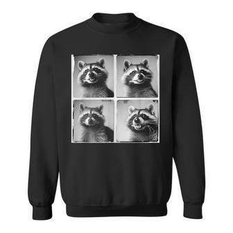 Raccoon Face Portrait Retro Raccoons Weird Animal Sweatshirt - Monsterry DE