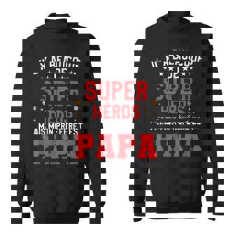 Il Ya Beaucoup De Super Heros Mais Mon Préféré Est Papa Sweater e - Cadeauxyz