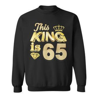 This King Is 65 Years Old 65Th Birthday Golden Party Perfect Sweatshirt | Mazezy DE