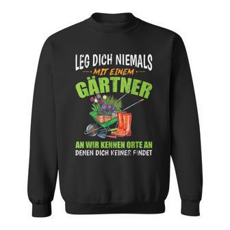 Leg Dich Niemals Mit Einer Gärtner An Garden Sweatshirt - Seseable