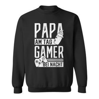 Papa Am Tag Gamer In Der Nacht Geschenk Dadatertag Sweatshirt - Geschenkecke