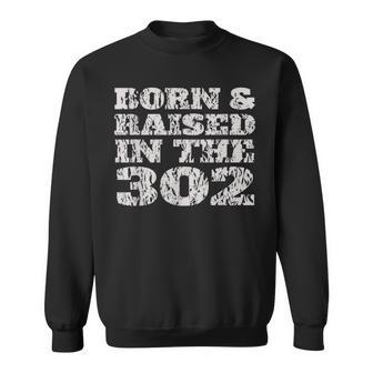 Vintage Born & Raised In The 302 For People From De Sweatshirt - Monsterry