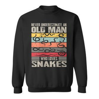Vintage Never Underestimate An Old Man Who Loves Snakes Cute Sweatshirt - Thegiftio UK