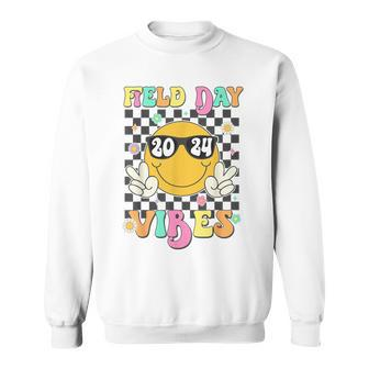 Groovy Field Day Vibes Hippie Face Happy Field Day 2024 Sweatshirt | Mazezy DE