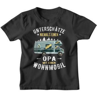 Unterschätze Niemal Einen Opa Mit Einen Campervan Rentner Kinder Tshirt - Seseable