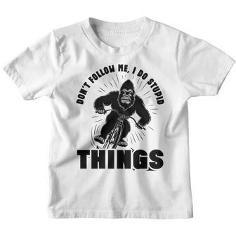 Folgt Mir Nicht Ich Mache Dumme Dinge Sasquatch Bigfoot Riding Kinder Tshirt - Seseable