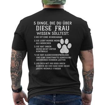 With 5 Dings Du Über Diese Frau Solltest T-Shirt mit Rückendruck - Seseable