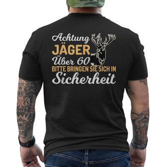 Achtung Jäger Über 60 Hunter 60Th Birthday T-Shirt mit Rückendruck - Seseable