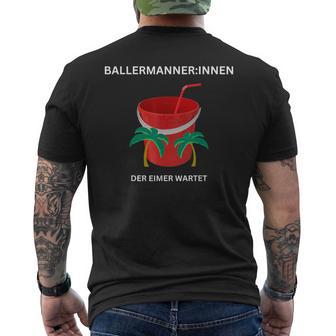 BallermannerInnen Der Eimer Wartet S T-Shirt mit Rückendruck - Seseable