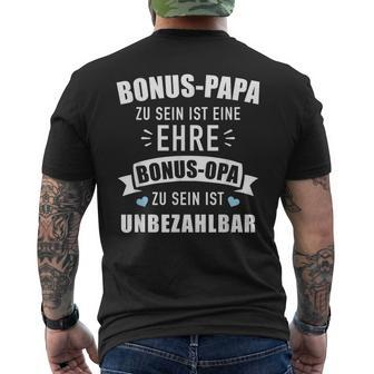 Bonus Papa Zu Sein Ist Eine Ehre Bonus Opa Ist Unzahlbar German Language T-Shirt mit Rückendruck - Seseable