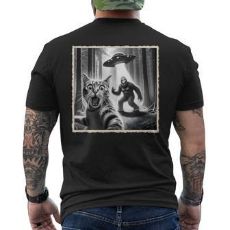 Cat Selfie With Bigfoot & Ufo Sasquatch & Cat Men's T-shirt Back Print - Seseable