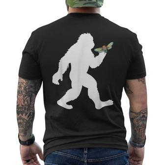 Cicada Comeback Tour 2024 Bigfoot Catching Cicada Men's T-shirt Back Print - Seseable