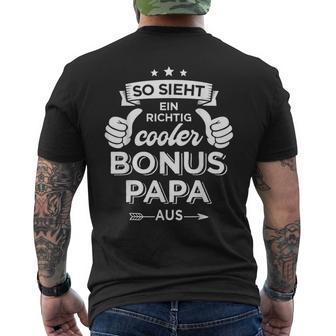 Cooler Bonus Papa Zumatertag Für Stiefpapa Stiefvater T-Shirt mit Rückendruck - Geschenkecke