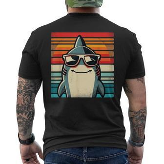 Cooler Retro Hai In Sonnenbrille 70Er 80Er 90Er Lustiger Hai T-Shirt mit Rückendruck - Seseable