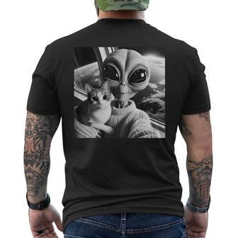 Cute Alien Cat Selfie Ufo Earth Photo Men's T-shirt Back Print | Mazezy