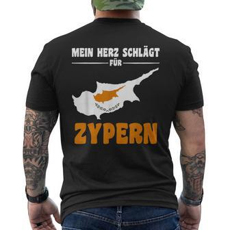 Cyprus Flag My Heart Strikes For Cyprus T-Shirt mit Rückendruck - Seseable