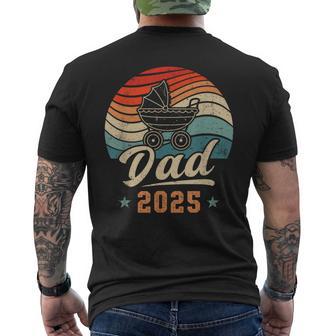 Dad 2025 Baby Ankündigung Frischgebackener Papa T-Shirt mit Rückendruck - Geschenkecke