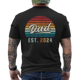 Dad Est 2024 Ersteratertag Frischgebackener Papa T-Shirt mit Rückendruck - Geschenkecke