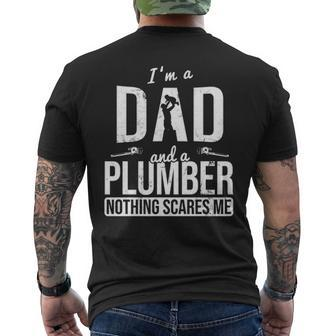 Dad And Plumber Nothing Scares Me Father Plumber Men's T-shirt Back Print | Mazezy UK