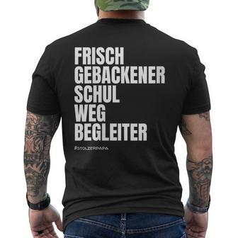 Damen I Dötzchen Papa Begleitung Einschulung Mit-Ausschnitt T-Shirt mit Rückendruck - Geschenkecke