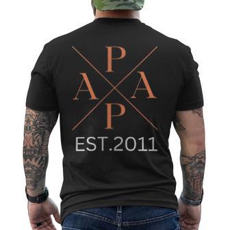 Damen Lustiger Papa Est 2011 Papa Seit 2011 Papa 2011 Mit-Ausschnitt T-Shirt mit Rückendruck - Geschenkecke